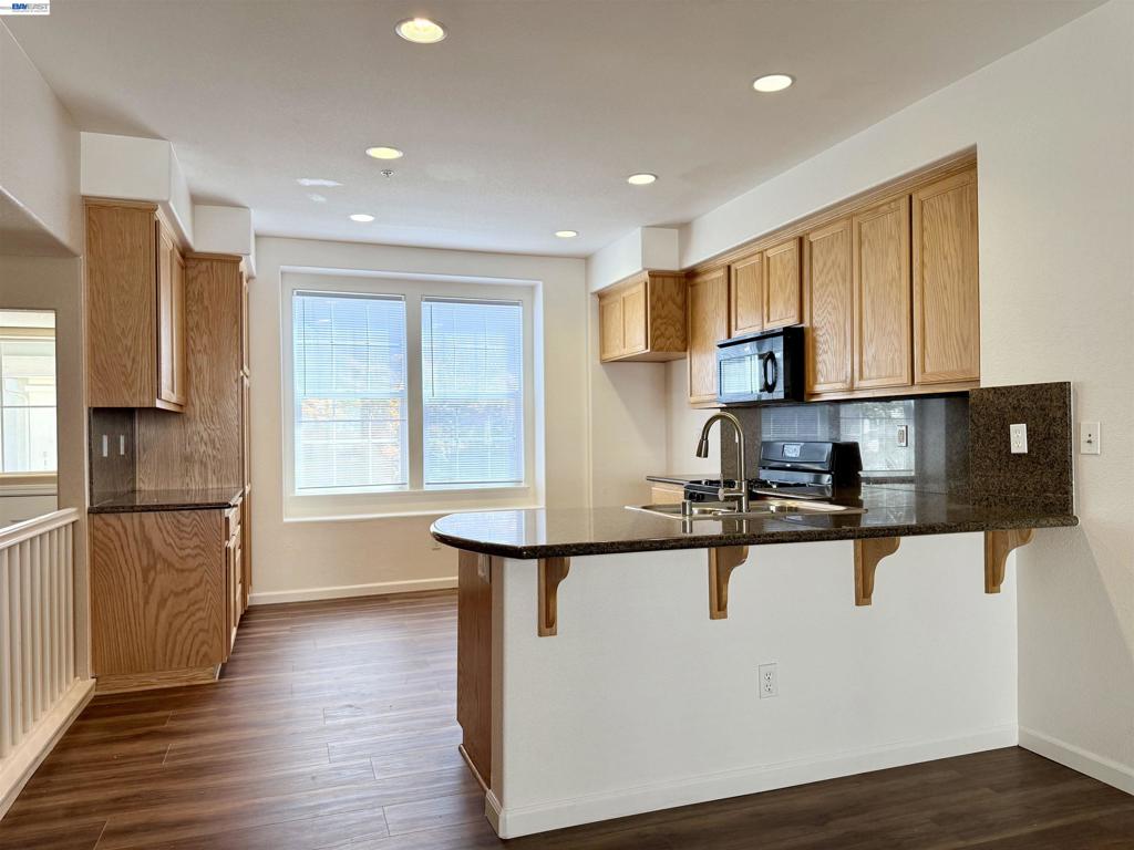 420 Summer Ln Property Photo 8