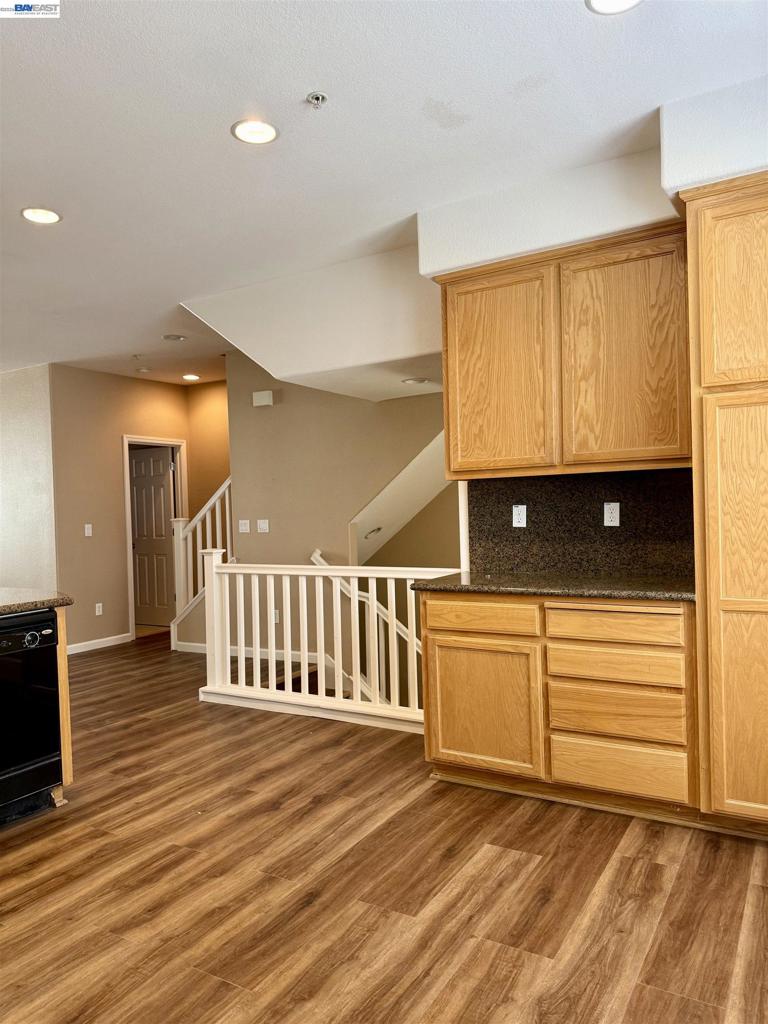 420 Summer Ln Property Photo 11