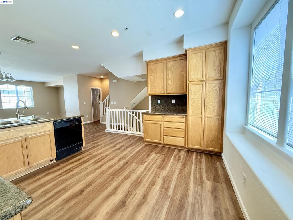 420 Summer Ln Property Photo 12