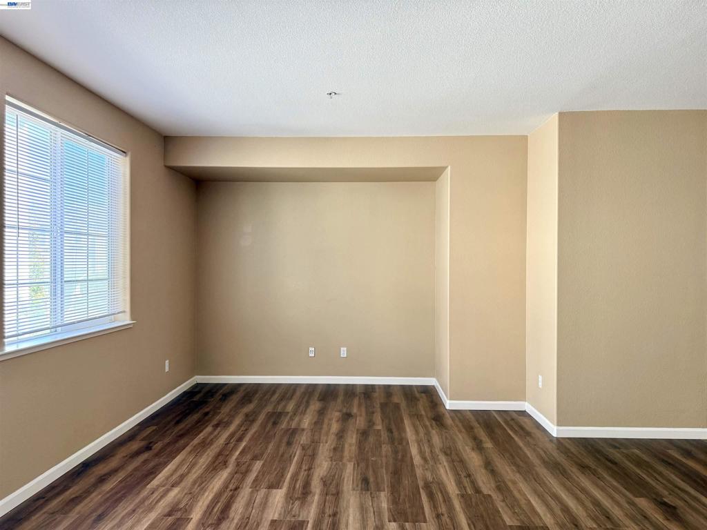 420 Summer Ln Property Photo 22