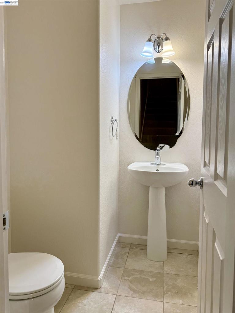 420 Summer Ln Property Photo 24