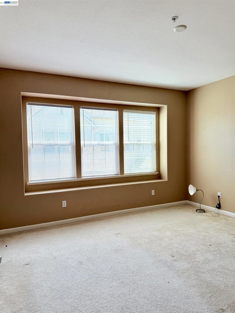 420 Summer Ln Property Photo 28