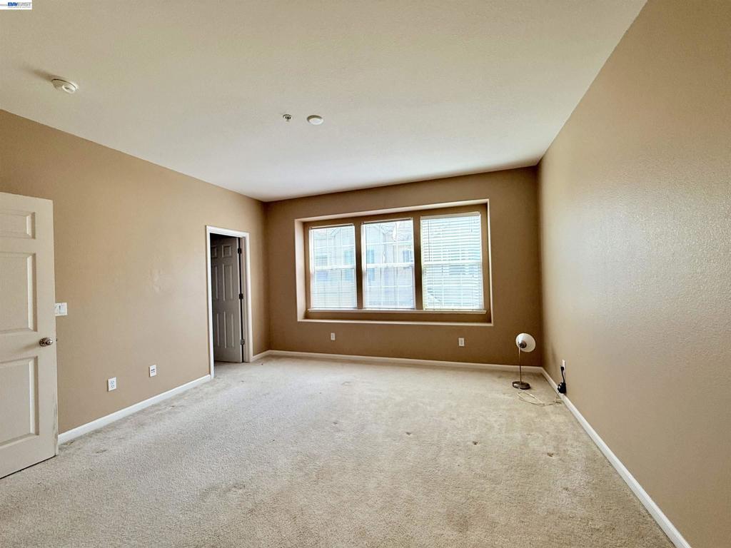 420 Summer Ln Property Photo 29
