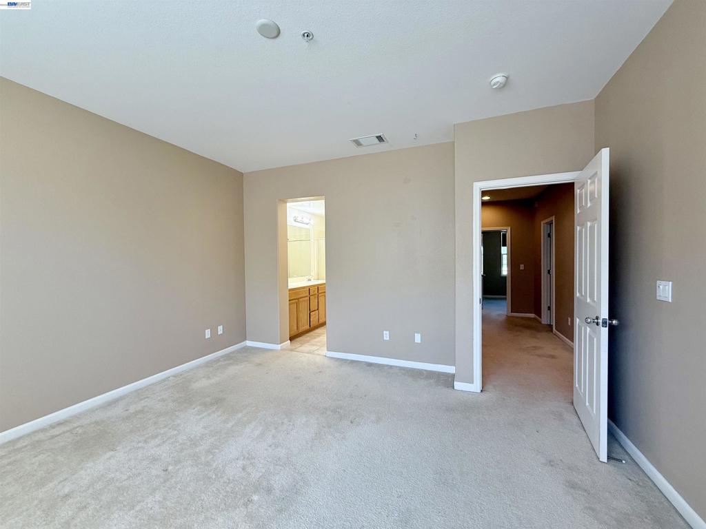 420 Summer Ln Property Photo 32
