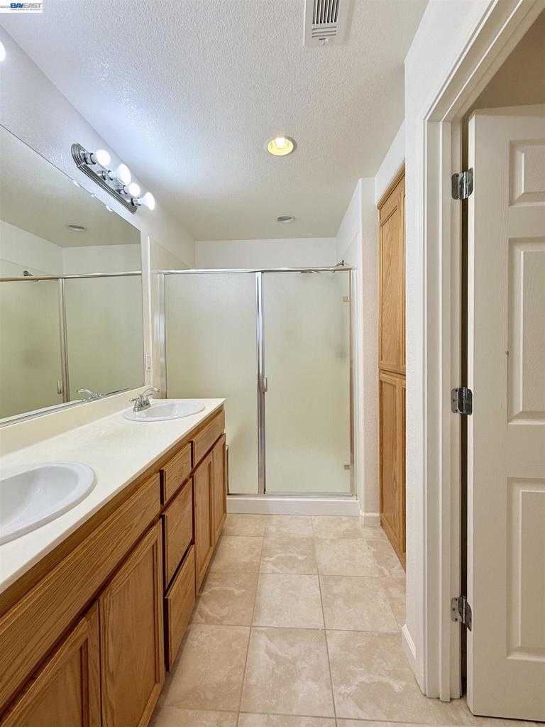 420 Summer Ln Property Photo 34