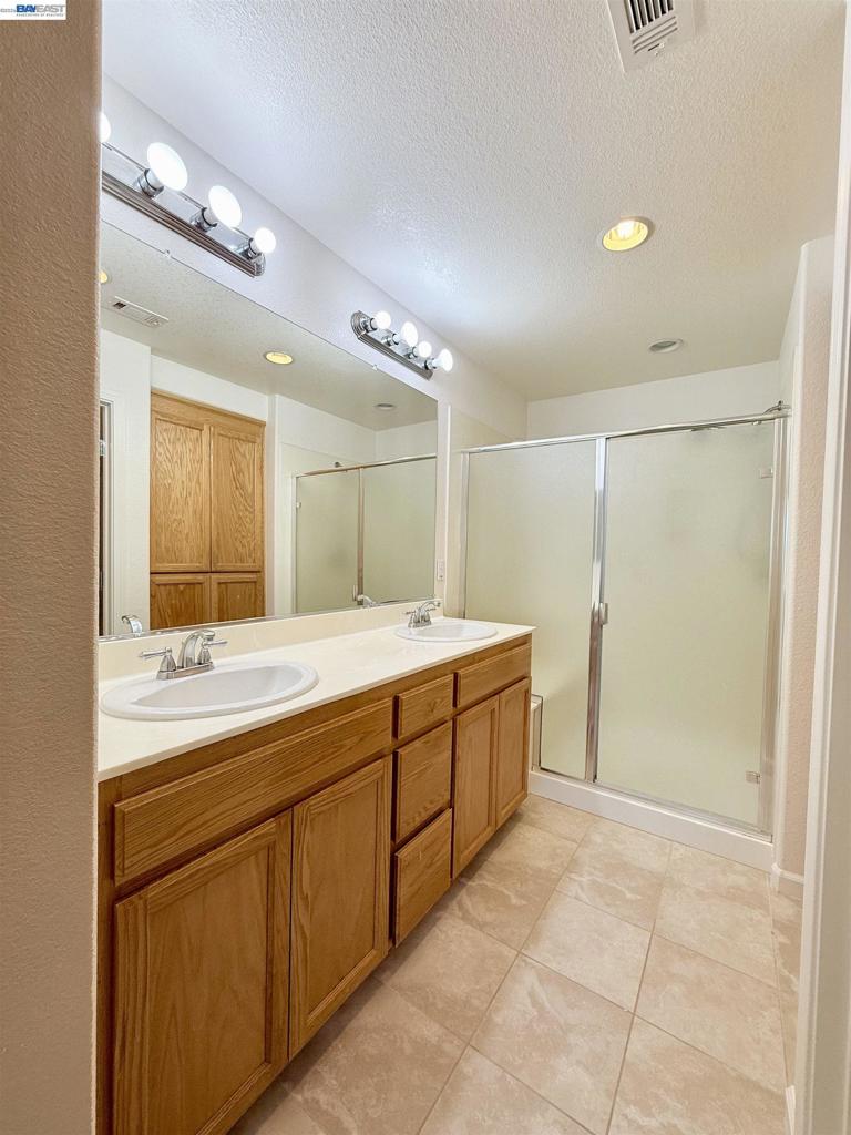 420 Summer Ln Property Photo 35