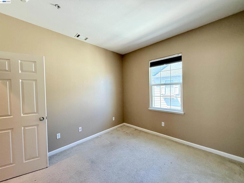 420 Summer Ln Property Photo 42