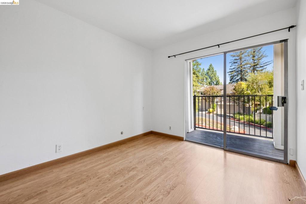 345 Kinross Dr. Property Photo 17