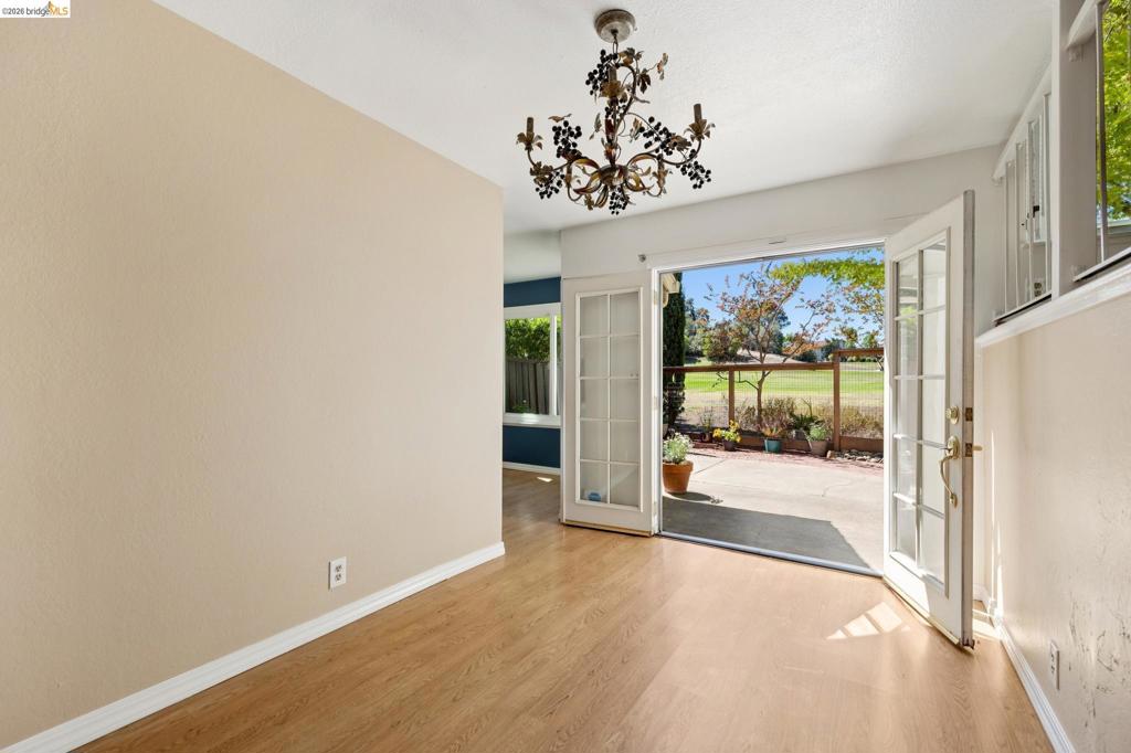 345 Kinross Dr. Property Photo 28