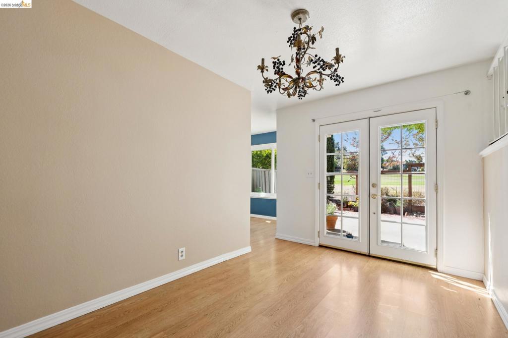 345 Kinross Dr. Property Photo 31