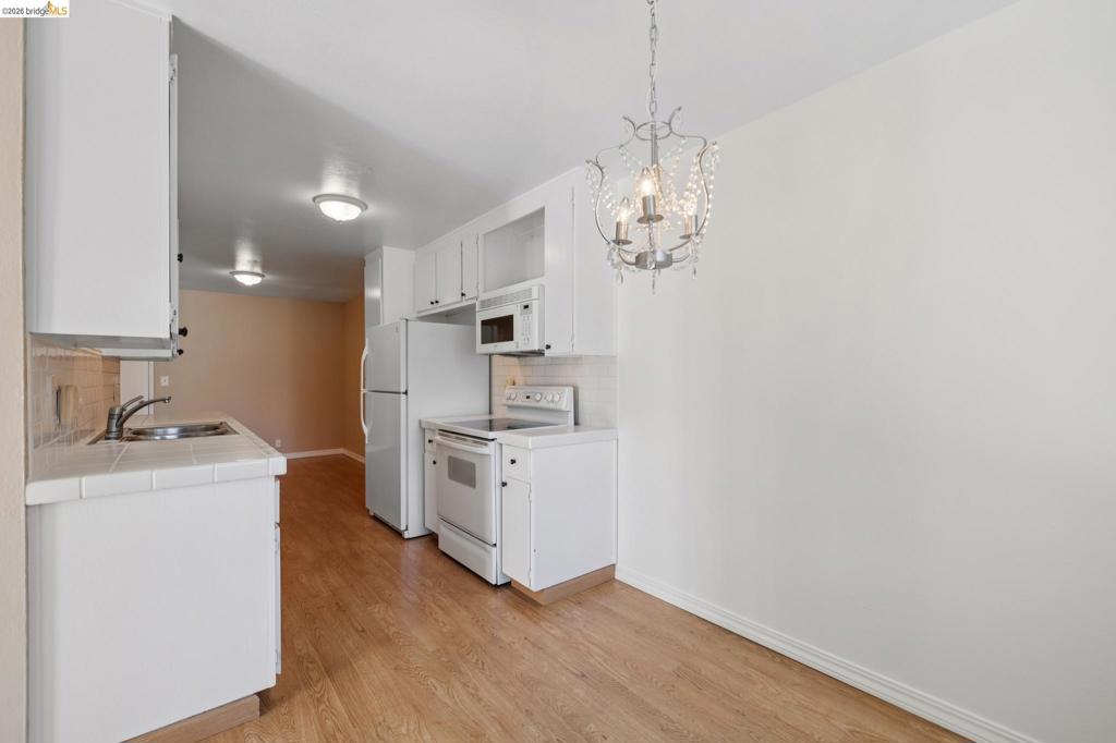 345 Kinross Dr. Property Photo 35