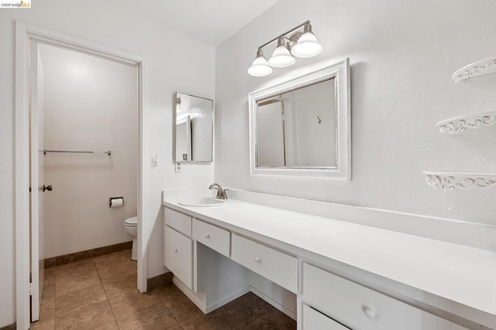 345 Kinross Dr. Property Photo 52