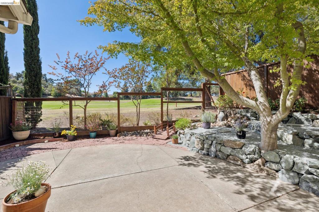 345 Kinross Dr. Property Photo 69