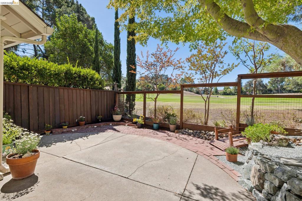 345 Kinross Dr. Property Photo 70