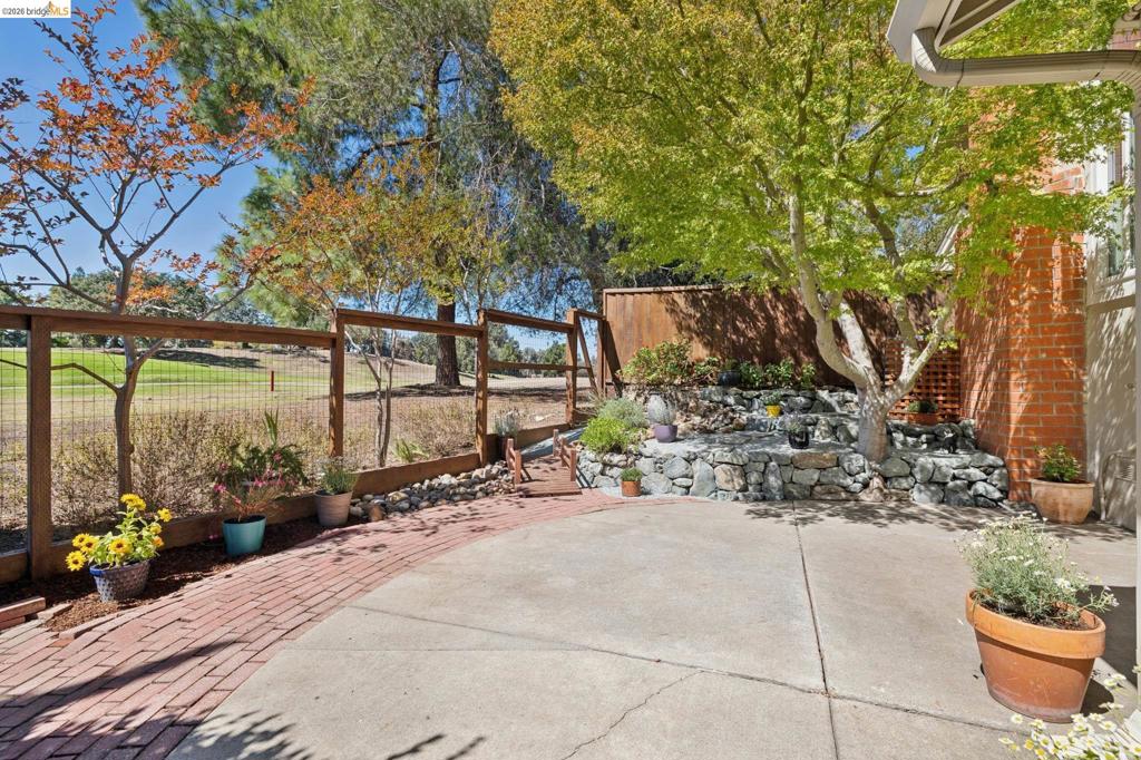345 Kinross Dr. Property Photo 71