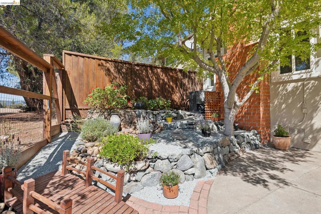 345 Kinross Dr. Property Photo 73