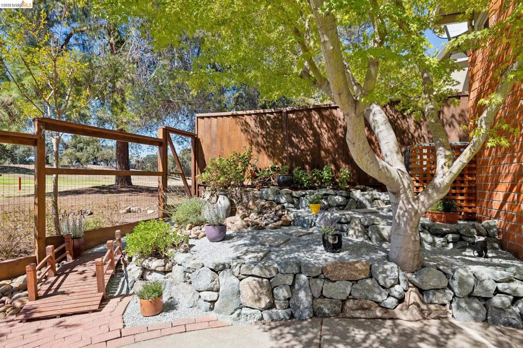 345 Kinross Dr. Property Photo 74