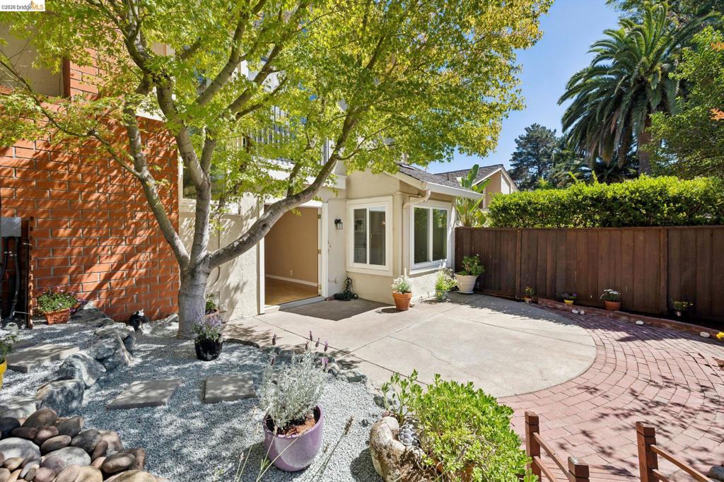 345 Kinross Dr. Property Photo 75