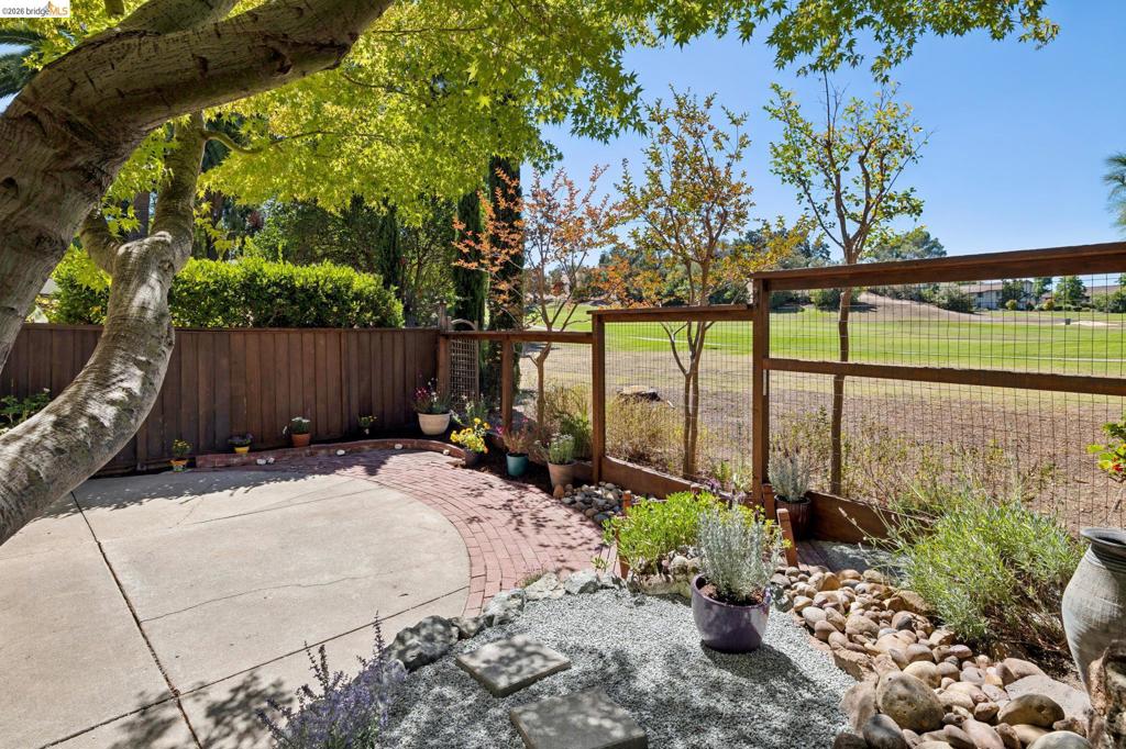 345 Kinross Dr. Property Photo 76