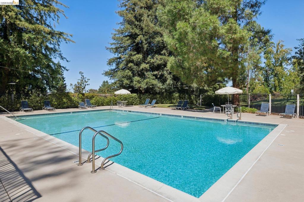 345 Kinross Dr. Property Photo 84