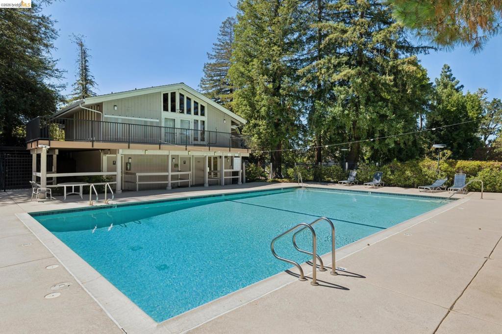 345 Kinross Dr. Property Photo 85
