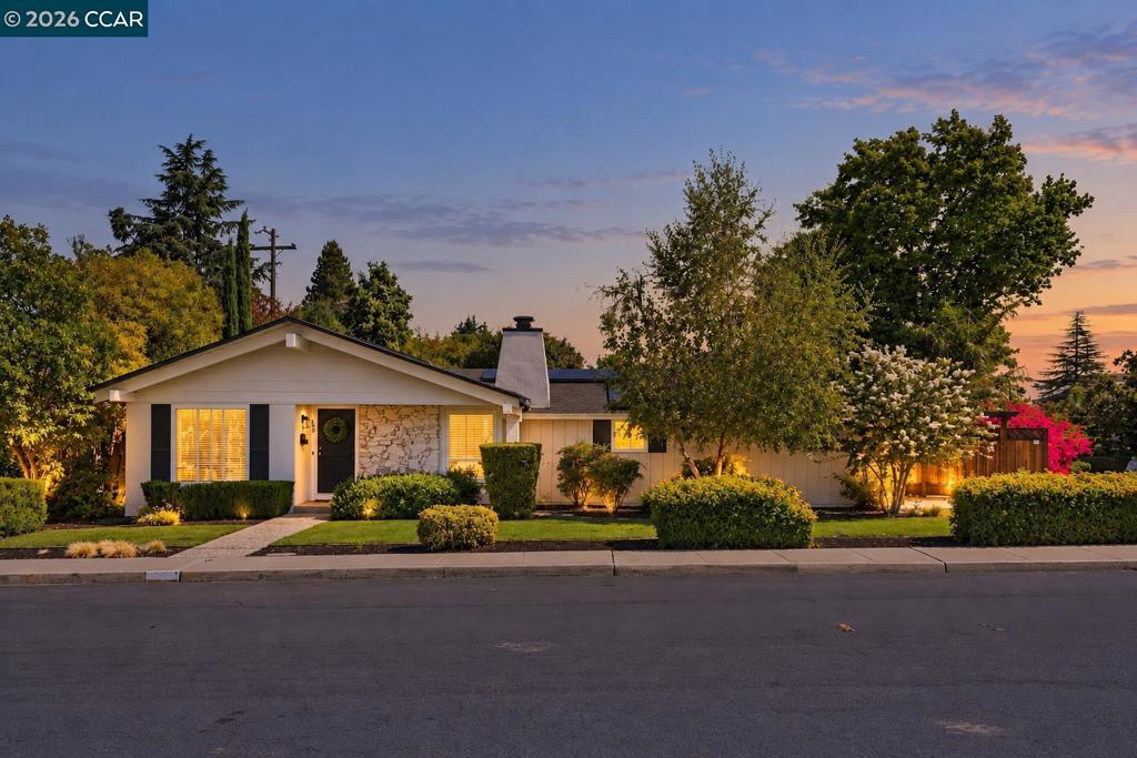 608 Banyan Ln Property Photo 1