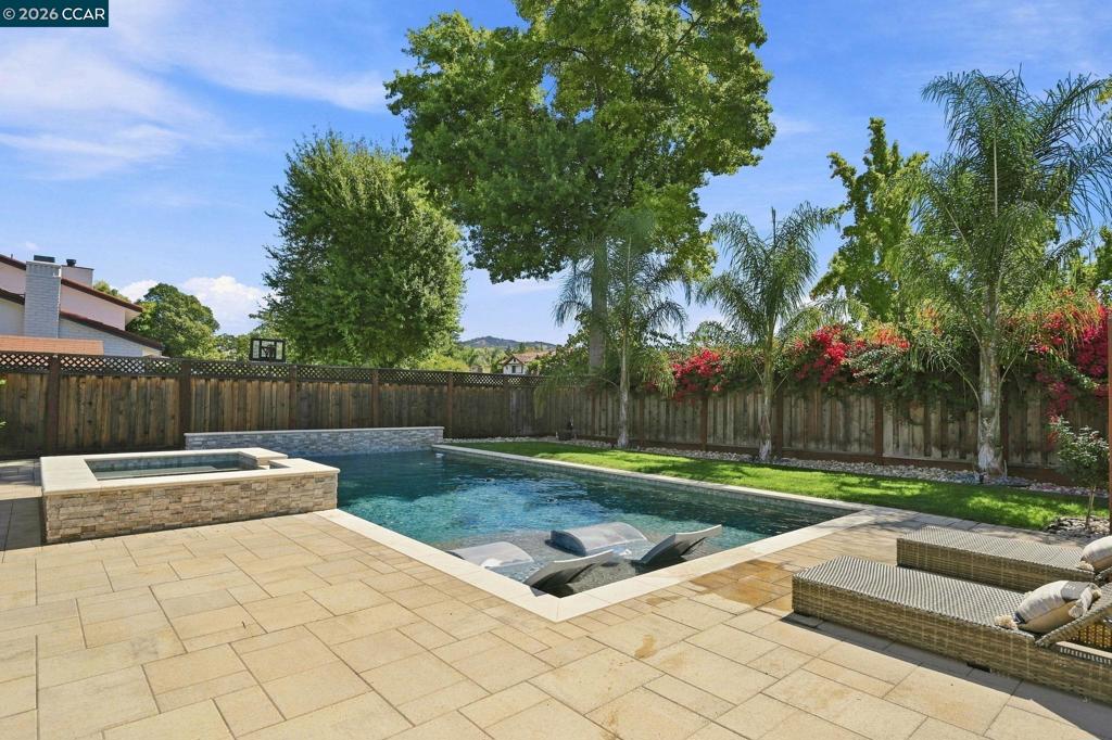 608 Banyan Ln Property Photo 26