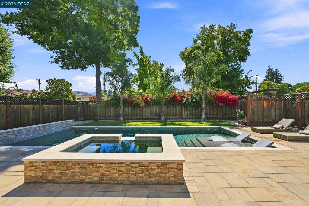 608 Banyan Ln Property Photo 30