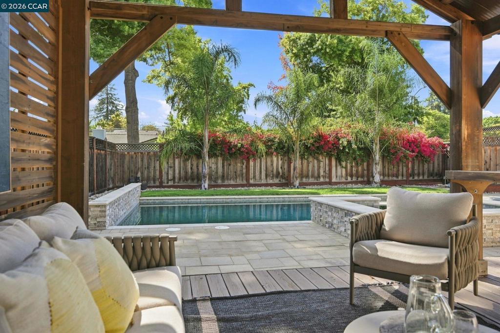 608 Banyan Ln Property Photo 34