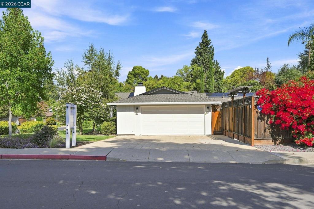 608 Banyan Ln Property Photo 35
