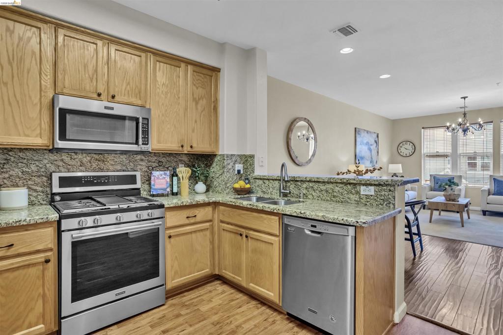 1543 Nevin Plz Property Photo 7