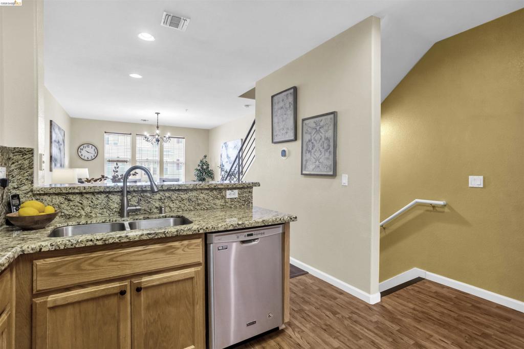 1543 Nevin Plz Property Photo 10