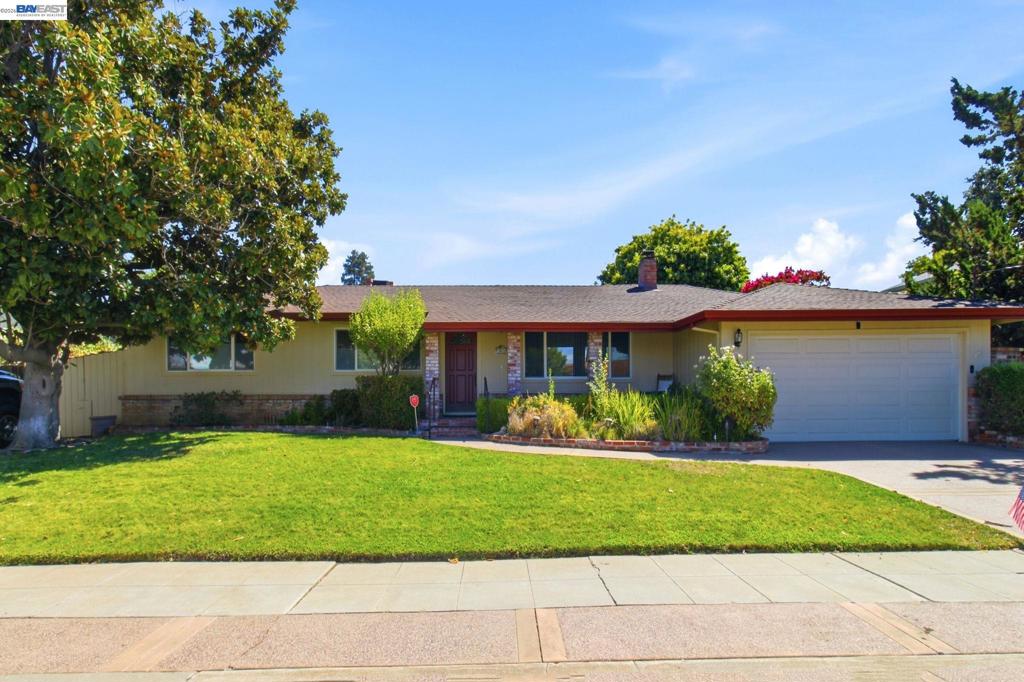 1064 Batavia Avenue Property Photo 1
