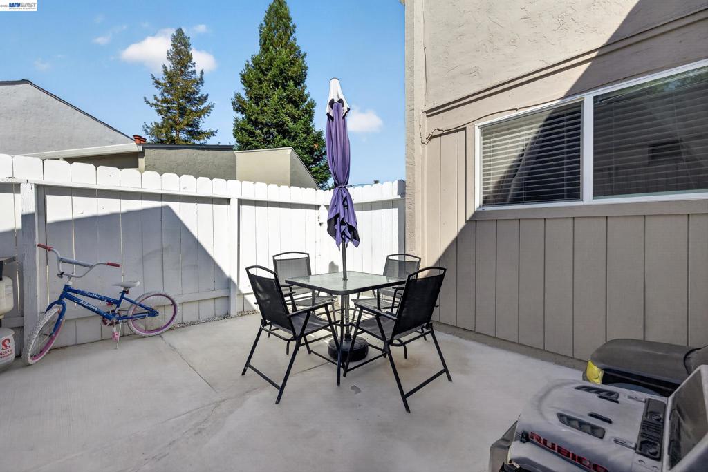 237 Del Loma Court Property Photo 17