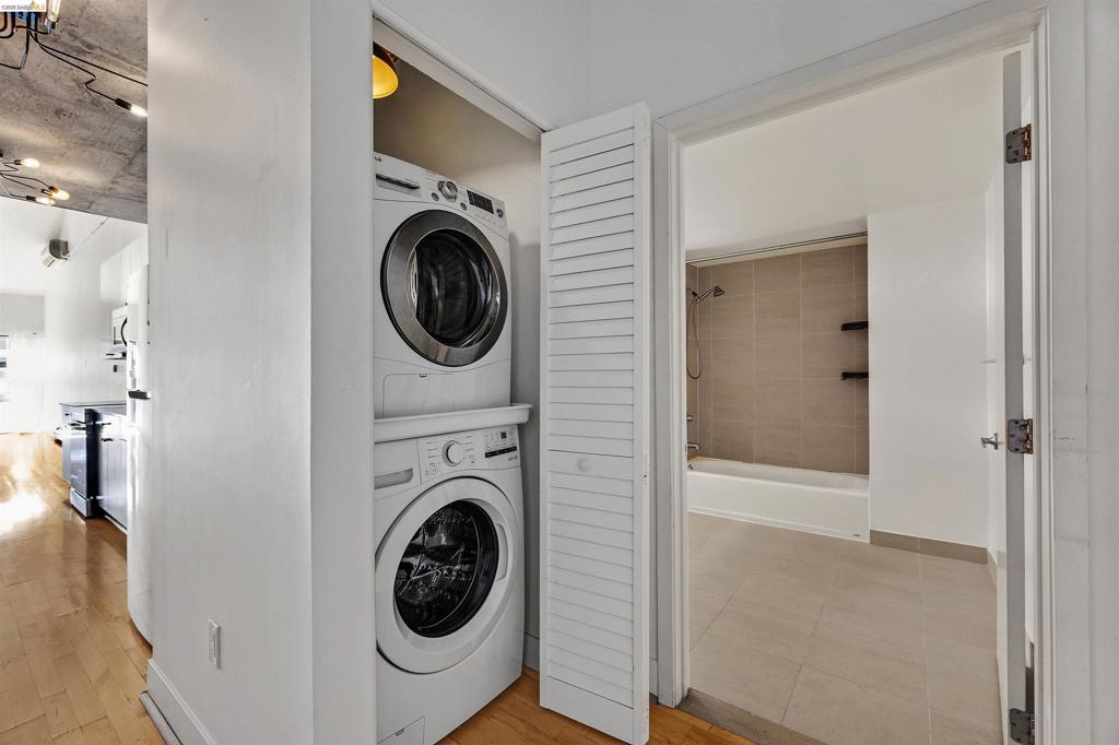 311 Oak St 842 Property Photo 11