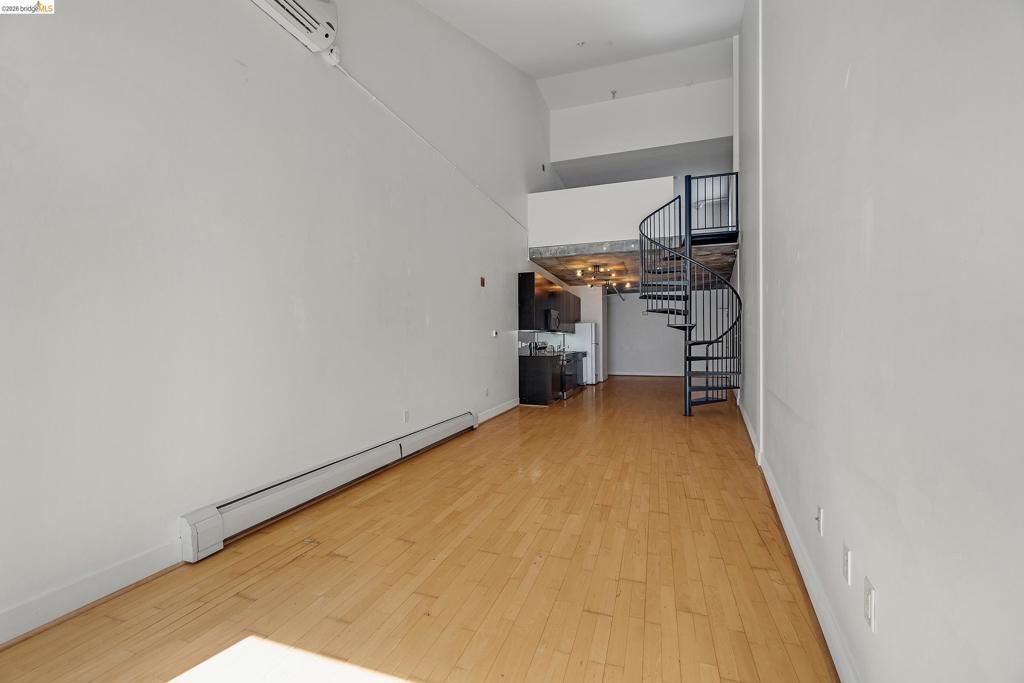 311 Oak St 842 Property Photo 17