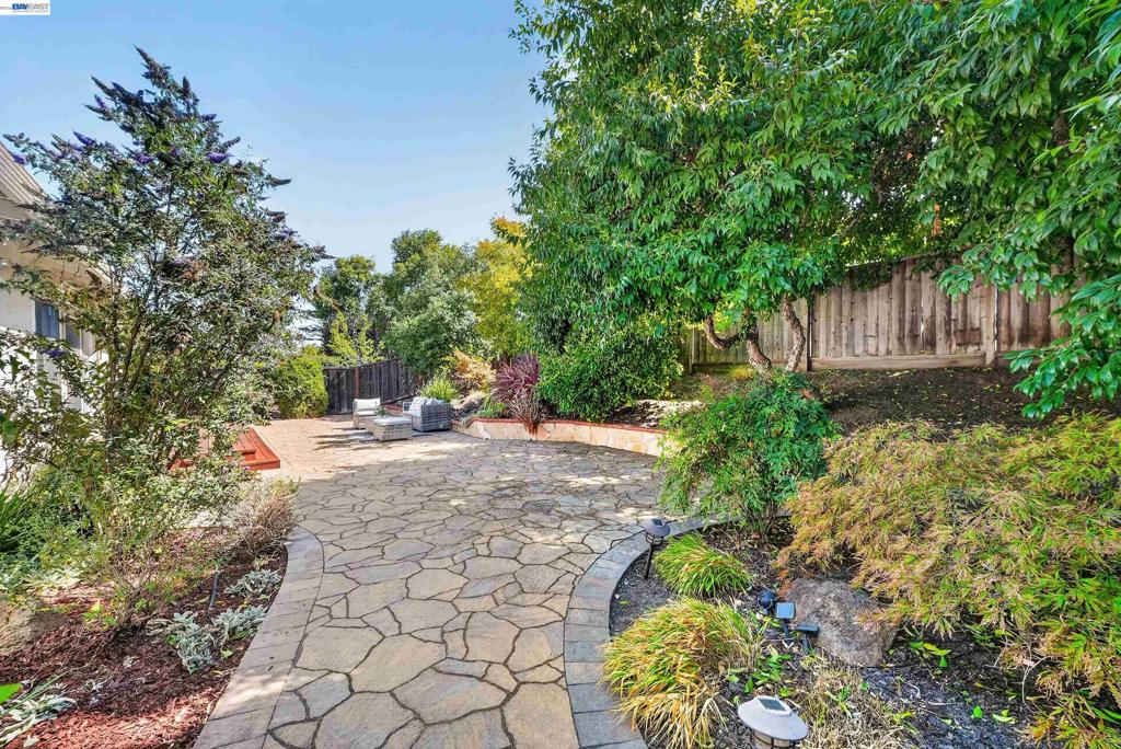7776 Knollbrook Dr Property Photo 35