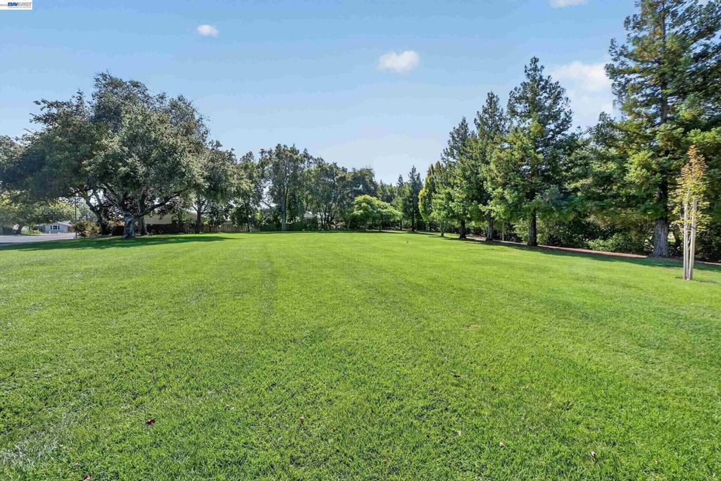 7776 Knollbrook Dr Property Photo 48