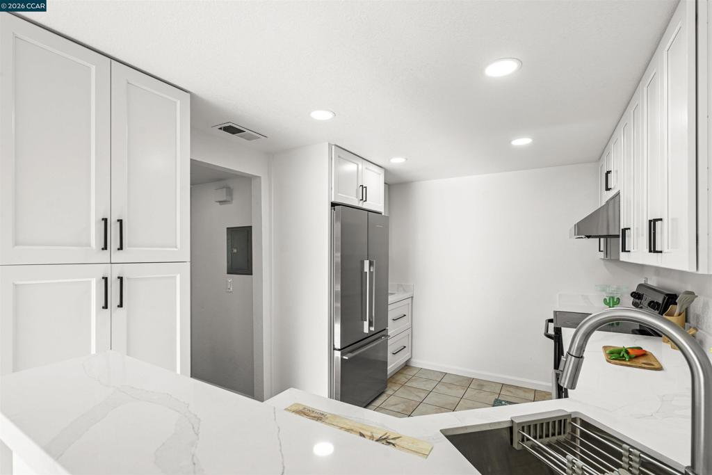 1001 Devonwood Property Photo 5