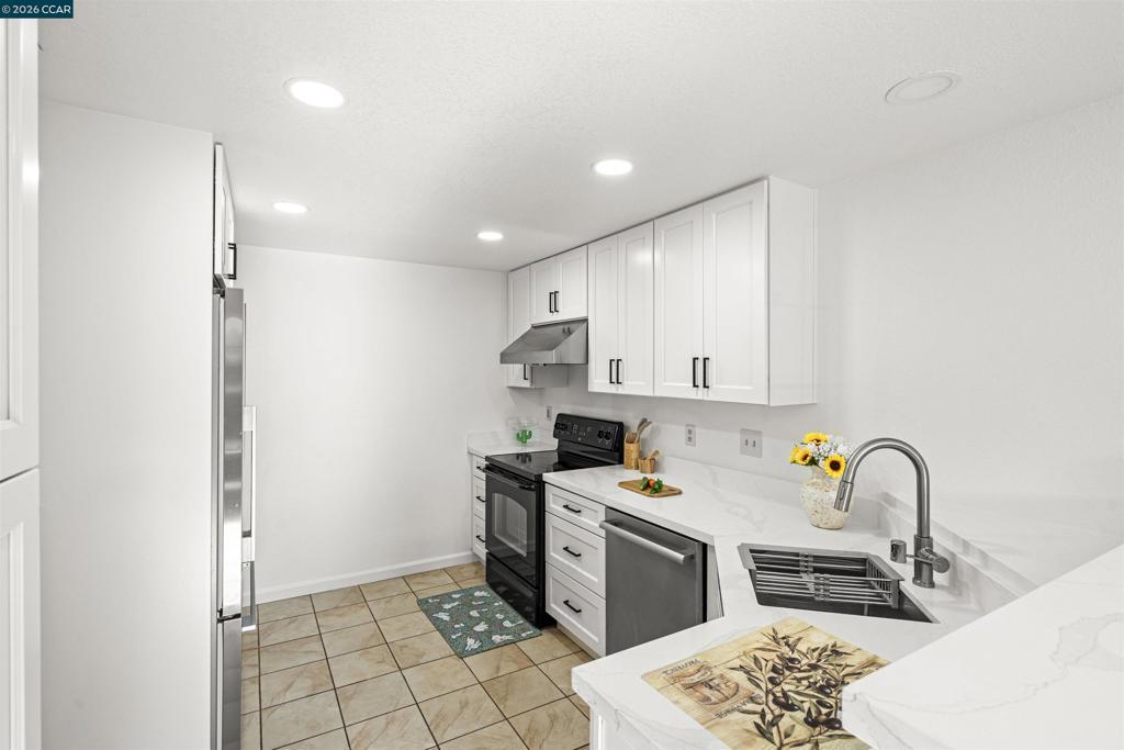 1001 Devonwood Property Photo 6