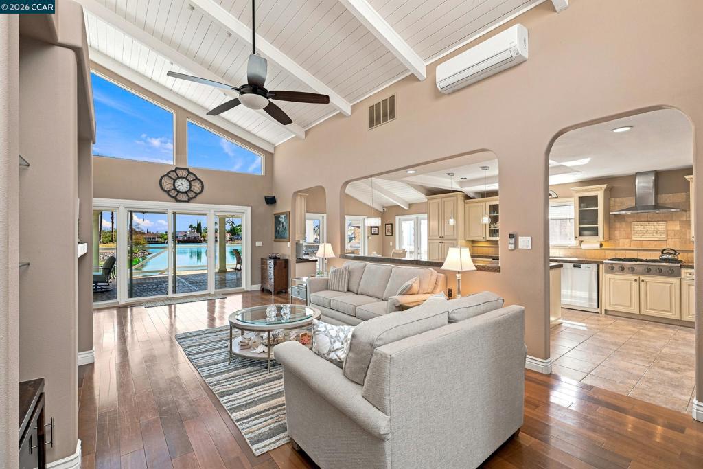 825 Discovery Bay Blvd Property Photo 8