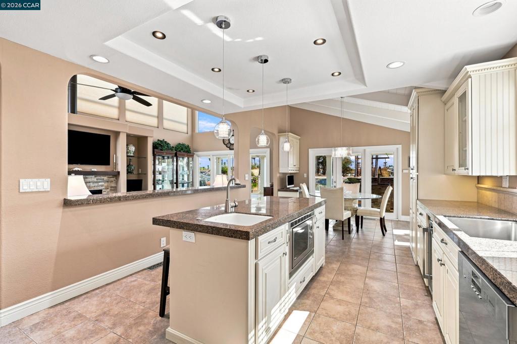 825 Discovery Bay Blvd Property Photo 14