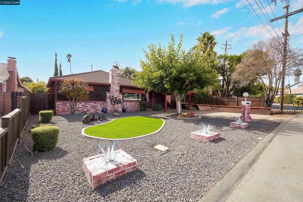 1193 Almendra Court Property Photo 1