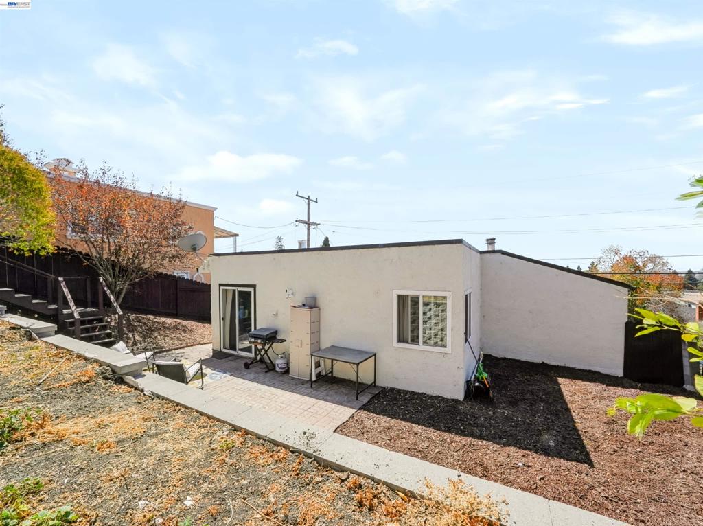 17198 Roberto St Property Photo 27
