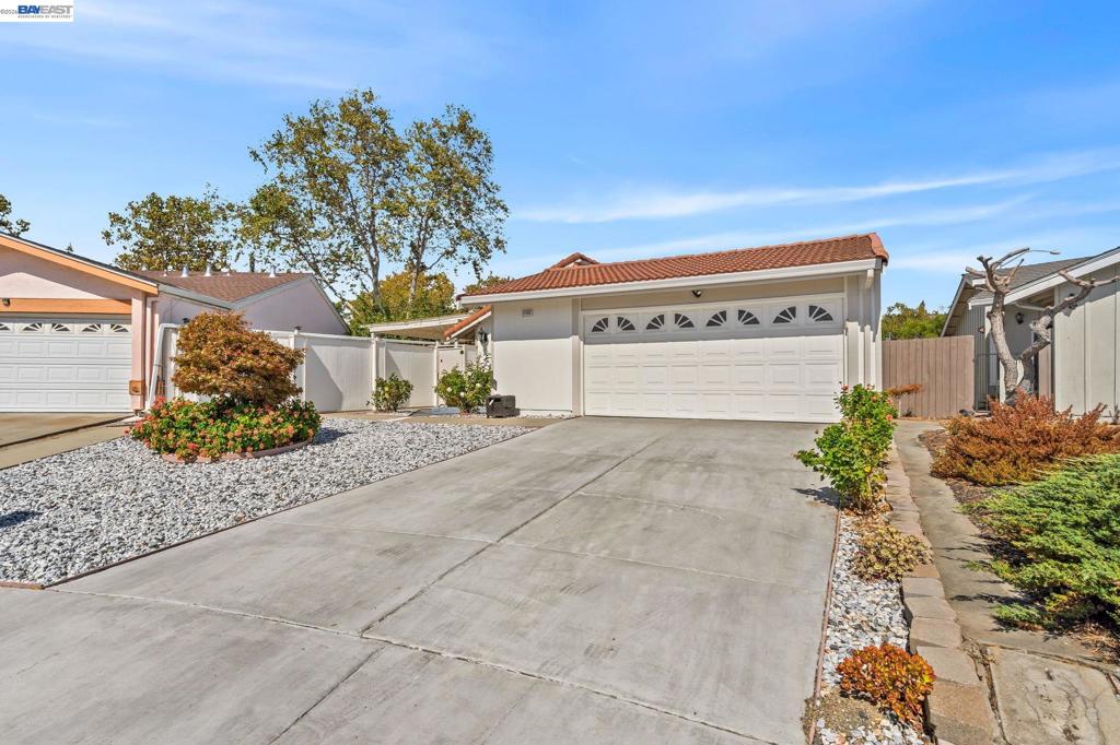 2106 Grackle Ct Property Photo 2