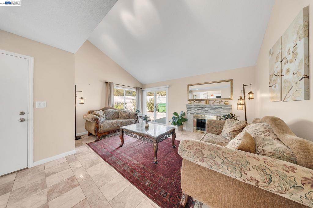 2106 Grackle Ct Property Photo 4