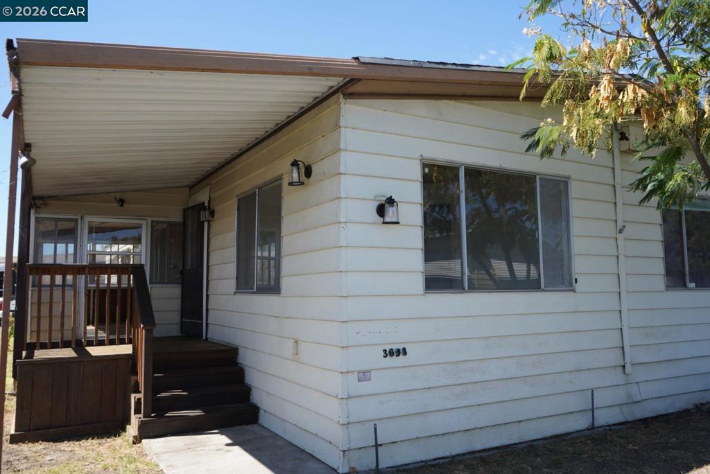 3698 Hawthorne Dr Property Photo 1