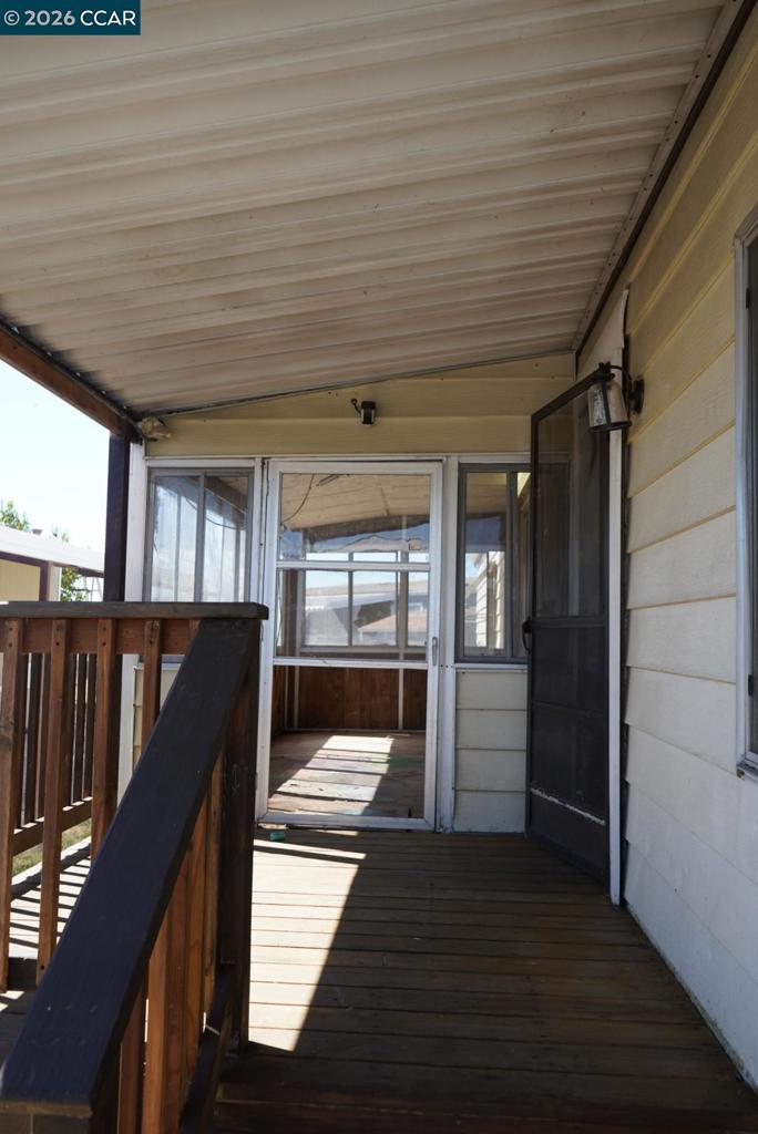 3698 Hawthorne Dr Property Photo 2