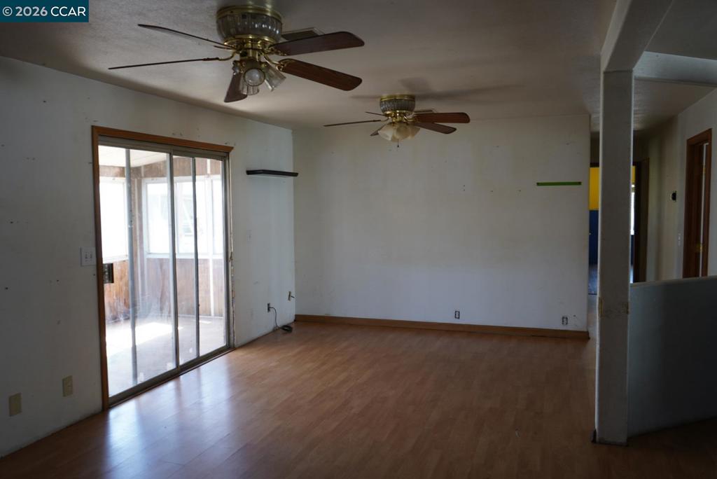 3698 Hawthorne Dr Property Photo 3