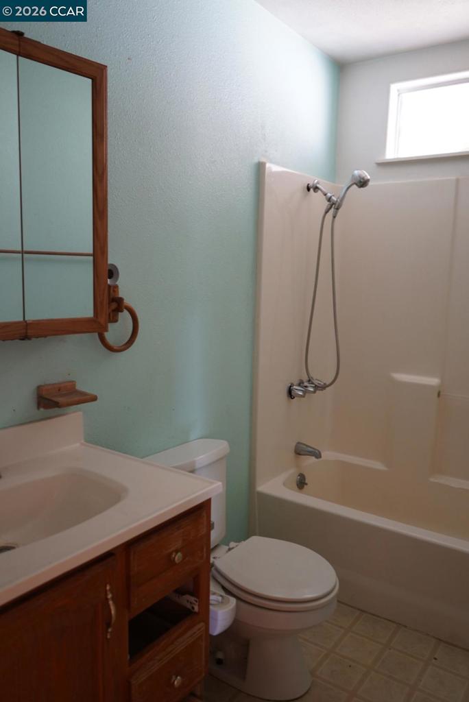 3698 Hawthorne Dr Property Photo 4